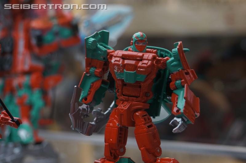 SDCC 2015 - Hasbro Booth: Fan-Built Combiner Wars Victorion
