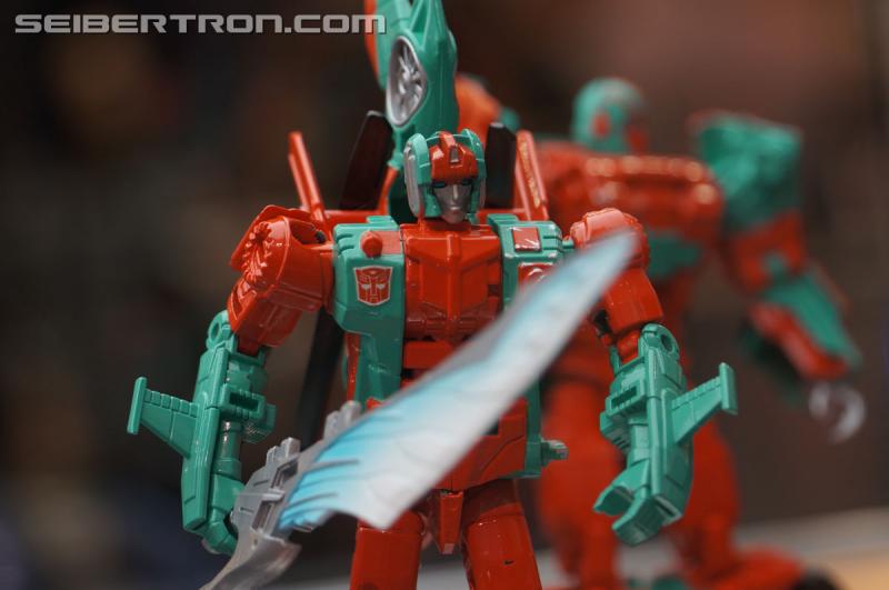 SDCC 2015 - Hasbro Booth: Fan-Built Combiner Wars Victorion