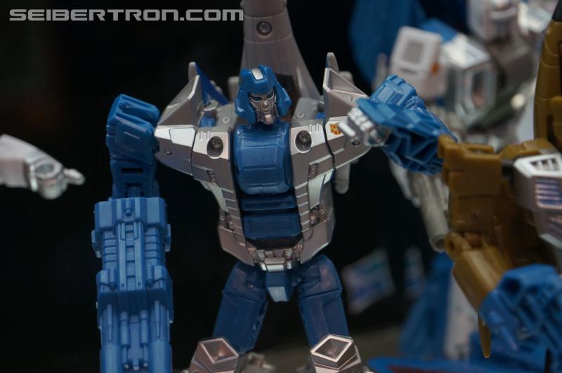 SDCC 2015 - Hasbro Booth: Combiner Wars G2 Superion and the Aerialbots
