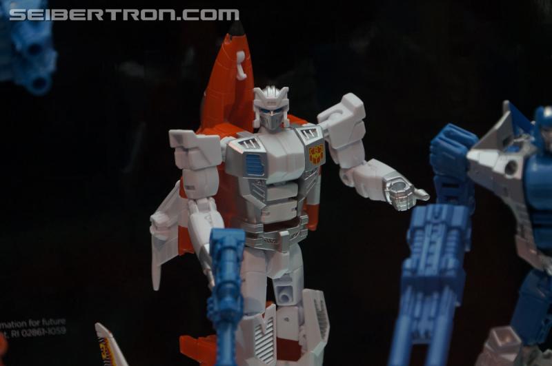 SDCC 2015 - Hasbro Booth: Combiner Wars G2 Superion and the Aerialbots