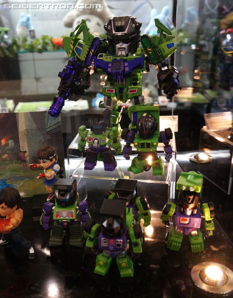 Toy Fair 2016 - Kids Logic Devastator & Constructicons and Comicave Studios AOE Optimus Prime & Bumblebee