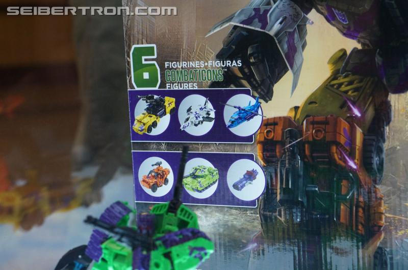 Botcon 2016 - Hasbro Display: Combiner Wars Victorion and G2 Bruticus Sets