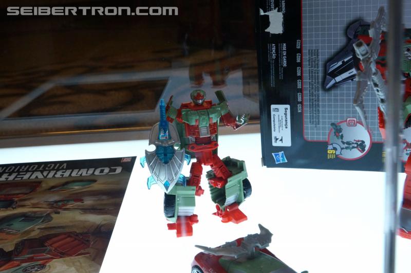 Botcon 2016 - Hasbro Display: Combiner Wars Victorion and G2 Bruticus Sets
