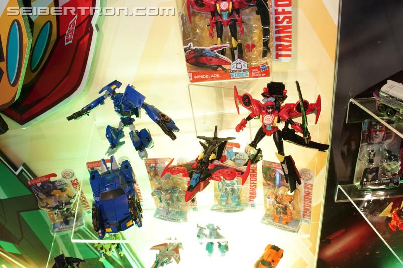 Toy Fair 2017 - Transformers Robots In Disguise Combiner Force